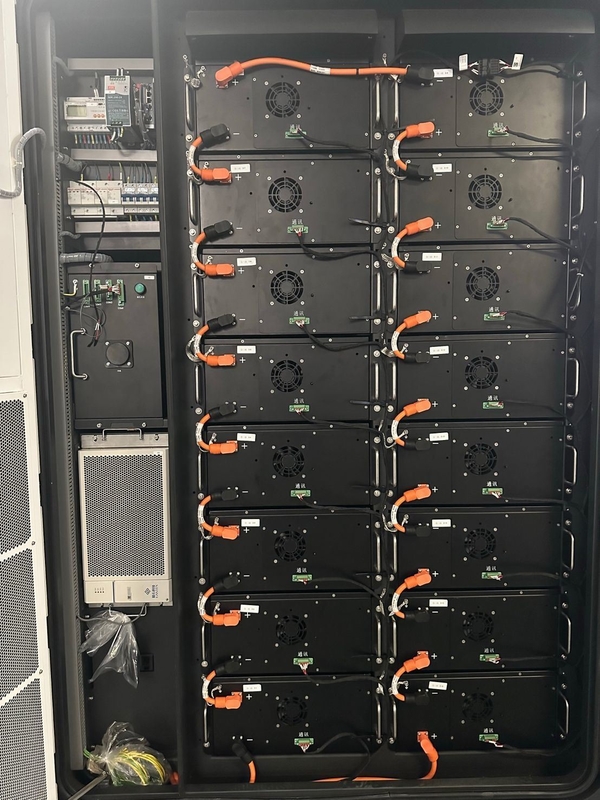 屋外ESSキャビネット 空気冷却 229kwh LFP 公園エネルギー貯蔵とバックアップ電源のための大きな容量