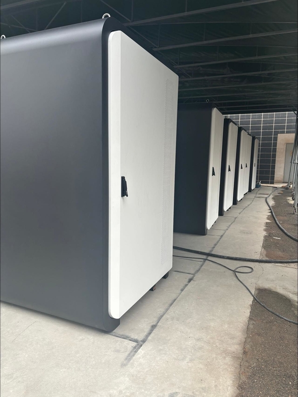 385kwh 定数容量 液体冷却法による屋外エネルギー貯蔵室システム